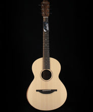 Charger l'image dans la galerie, Sheeran by Lowden W-04 - Solid sitka top - L.R. Baggs Element incl. Bag