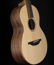 Charger l'image dans la galerie, Sheeran by Lowden W-04 - Solid sitka top - L.R. Baggs Element incl. Bag