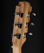 Charger l'image dans la galerie, Sheeran by Lowden W-04 - Solid sitka top - L.R. Baggs Element incl. Bag