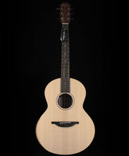 Charger l'image dans la galerie, Sheeran by Lowden S-02 - Solid sitka top - L.R. Baggs Element incl. Bag