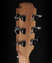 Charger l'image dans la galerie, Sheeran by Lowden S-03 - Solid cedar top - L.R. Baggs Element incl. Bag