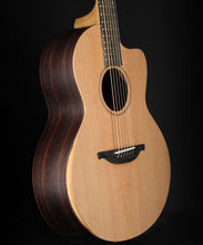 Charger l'image dans la galerie, Sheeran by Lowden S-03 - Solid cedar top - L.R. Baggs Element incl. Bag