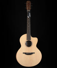 Charger l'image dans la galerie, Sheeran by Lowden S-04 - Solid sitka top - L.R. Baggs Element incl. Bag