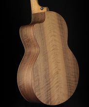 Charger l'image dans la galerie, Sheeran by Lowden S-04 - Solid sitka top - L.R. Baggs Element incl. Bag