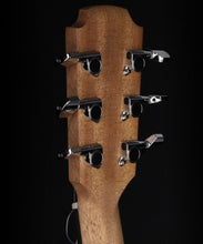 Charger l'image dans la galerie, Sheeran by Lowden S-04 - Solid sitka top - L.R. Baggs Element incl. Bag