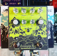 Charger l'image dans la galerie, EarthQuaker Devices Avalanche Run Ryo Delay & Reverb Guitar Effect Pedal - 400 Ex limited Edition 2020