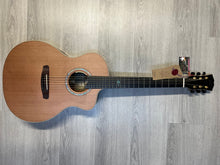 Charger l'image dans la galerie, Dowina - Master Série - Granadillo GACE - Cedar Top