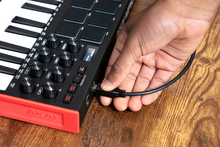 Charger l'image dans la galerie, AKAI PROFESSIONAL MPKMINIMKIII Mini touches USB  8 pads écran OLED