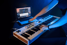 Charger l'image dans la galerie, ARTURIA - OAR ESSENTIAL-61 CLAVIER MAITRE 61 touches - blanc