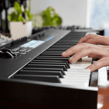 Charger l'image dans la galerie, NOVATION LAUNCHKEY-88-MK3 Mk3 - Clavier maître 88 touches semi-lestées