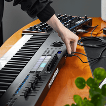 Charger l'image dans la galerie, NOVATION LAUNCHKEY-88-MK3 Mk3 - Clavier maître 88 touches semi-lestées