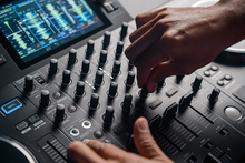 Charger l'image dans la galerie, DENON DJ - SCLIVE4 - 4 voies autonomes, écran tactile 7", HP intégrés
