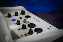 Charger l'image dans la galerie, HK Audio POLAR 8 MK2-W BLANC Systèmes colonne amplifiés  bluetooth avec housses

