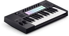 Charger l'image dans la galerie, Novation LAUNCHKEY-25-MK4 - Clavier maitre 25 touches, 16 pads, 8 encodeurs écran OLED
