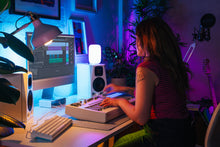 Charger l'image dans la galerie, Novation LAUNCHKEY-61-WH Mk4 - Clavier maitre 61 touches, 16 pads, 8 encodeurs, 9 faders, édition White
