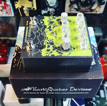 Charger l&#39;image dans la galerie, EarthQuaker Devices Avalanche Run Ryo Delay &amp; Reverb Guitar Effect Pedal - 400 Ex limited Edition 2020
